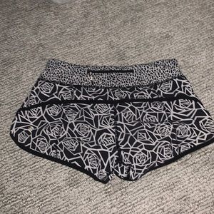 lululemon speed up low rise 2.5”